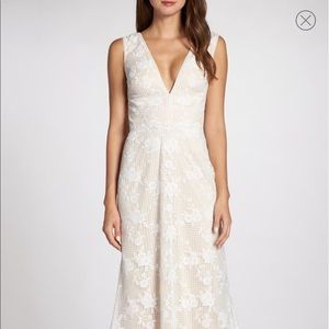 Tadashi Shoji Bridal V-Neck Lace Wedding Dress